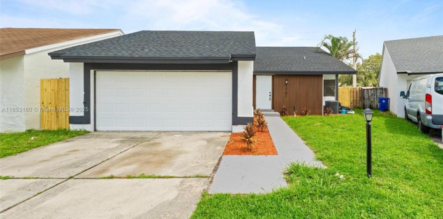 Casa en Miramar, Florida 3 dormitorios, 140.84 m2 № 1889029