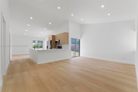 Casa en venta en Miramar, Florida, 3 dormitorios, 140.84 m2 № 1889029 - foto 10
