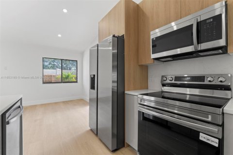 Casa en venta en Miramar, Florida, 3 dormitorios, 140.84 m2 № 1889029 - foto 4