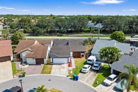 Casa en venta en Miramar, Florida, 3 dormitorios, 140.84 m2 № 1889029 - foto 24