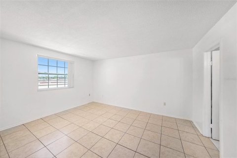 Condo in Tampa, Florida, 2 bedrooms  № 1572297 - photo 9