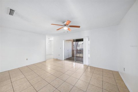 Condo in Tampa, Florida, 2 bedrooms  № 1572297 - photo 3