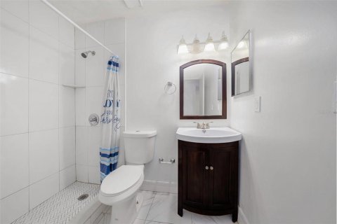 Condo in Tampa, Florida, 2 bedrooms  № 1572297 - photo 11