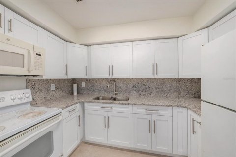 Condo in Tampa, Florida, 2 bedrooms  № 1572297 - photo 6