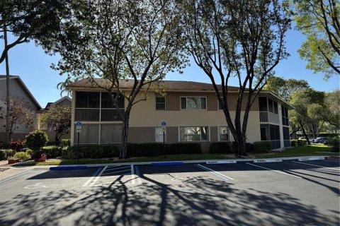 Condo in Fort Lauderdale, Florida, 2 bedrooms  № 1662540 - photo 1