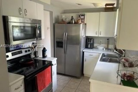 Casa en alquiler en Homestead, Florida, 3 dormitorios, 117.06 m2 № 2075199 - foto 3