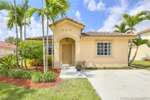House in Homestead, Florida 3 bedrooms, 117.06 sq.m. № 2075199