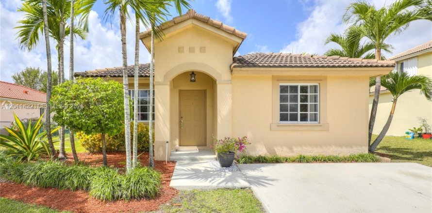 Casa en Homestead, Florida 3 dormitorios, 117.06 m2 № 2075199