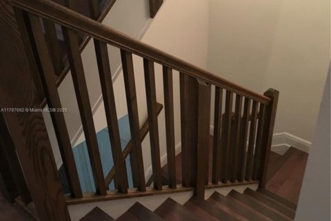 Adosado en alquiler en Miami, Florida, 4 dormitorios, 226.5 m2 № 1972362 - foto 20