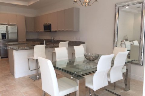 Adosado en alquiler en Miami, Florida, 4 dormitorios, 226.5 m2 № 1972362 - foto 6