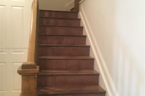 Adosado en alquiler en Miami, Florida, 4 dormitorios, 226.5 m2 № 1972362 - foto 19