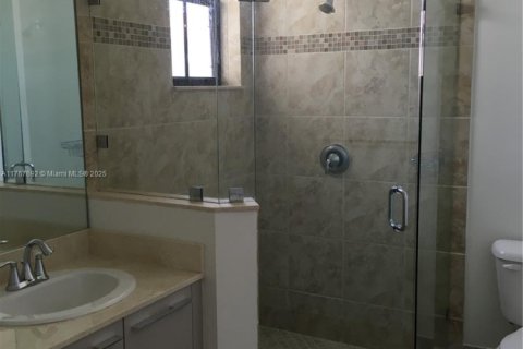 Adosado en alquiler en Miami, Florida, 4 dormitorios, 226.5 m2 № 1972362 - foto 18