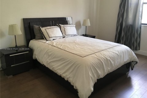 Adosado en alquiler en Miami, Florida, 4 dormitorios, 226.5 m2 № 1972362 - foto 26