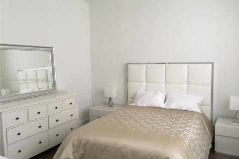 Adosado en alquiler en Miami, Florida, 4 dormitorios, 226.5 m2 № 1972362 - foto 22