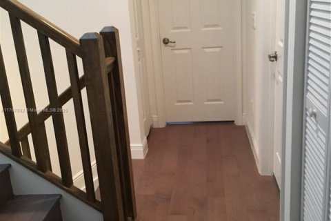 Adosado en alquiler en Miami, Florida, 4 dormitorios, 226.5 m2 № 1972362 - foto 25