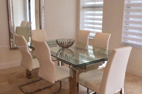 Adosado en alquiler en Miami, Florida, 4 dormitorios, 226.5 m2 № 1972362 - foto 7