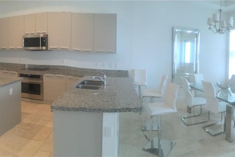 Adosado en alquiler en Miami, Florida, 4 dormitorios, 226.5 m2 № 1972362 - foto 4