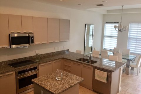 Adosado en alquiler en Miami, Florida, 4 dormitorios, 226.5 m2 № 1972362 - foto 5
