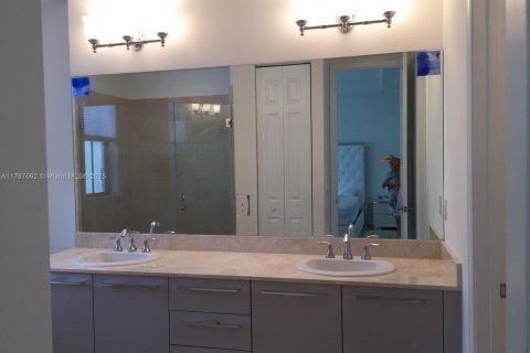 Adosado en alquiler en Miami, Florida, 4 dormitorios, 226.5 m2 № 1972362 - foto 13