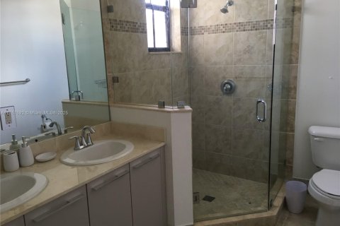 Adosado en alquiler en Miami, Florida, 4 dormitorios, 226.5 m2 № 1972362 - foto 27