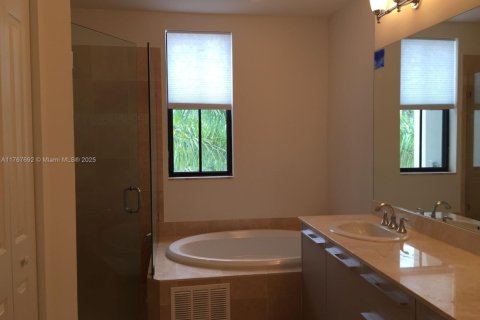 Adosado en alquiler en Miami, Florida, 4 dormitorios, 226.5 m2 № 1972362 - foto 12