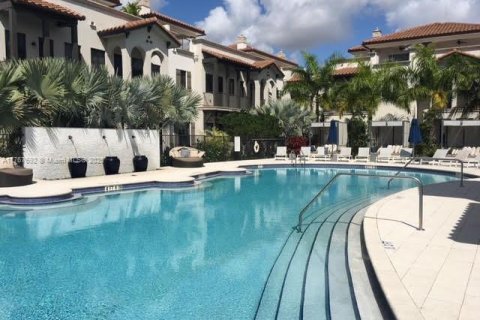 Adosado en Miami, Florida 4 dormitorios, 226.5 m2 № 1972362