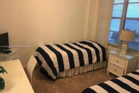 Copropriété à vendre à Miami Beach, Floride: 2 chambres, 95.69 m2 № 1985334 - photo 13