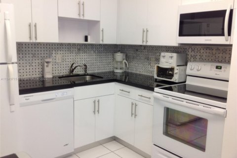 Copropriété à vendre à Miami Beach, Floride: 2 chambres, 95.69 m2 № 1985334 - photo 6