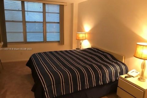 Copropriété à vendre à Miami Beach, Floride: 2 chambres, 95.69 m2 № 1985334 - photo 9