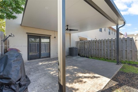 Townhouse in Homestead, Florida 3 bedrooms, 154.12 sq.m. № 2043219 - photo 26