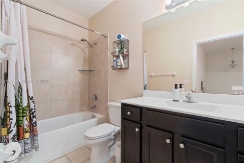 Townhouse in Homestead, Florida 3 bedrooms, 154.12 sq.m. № 2043219 - photo 19
