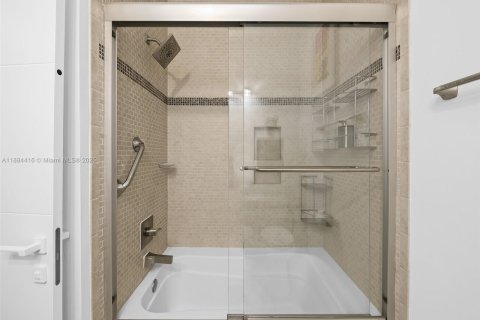 Condominio en venta en Miramar, Florida, 1 dormitorio, 67.45 m2 № 2012578 - foto 14