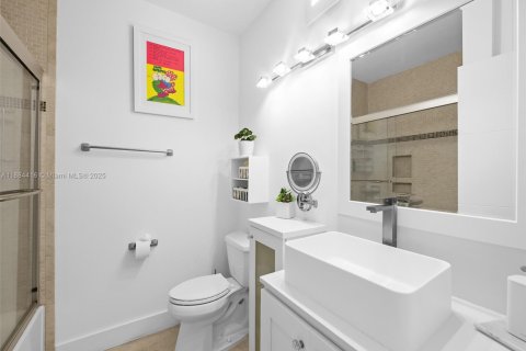 Condominio en venta en Miramar, Florida, 1 dormitorio, 67.45 m2 № 2012578 - foto 13