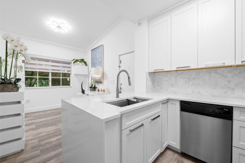 Condominio en venta en Miramar, Florida, 1 dormitorio, 67.45 m2 № 2012578 - foto 7