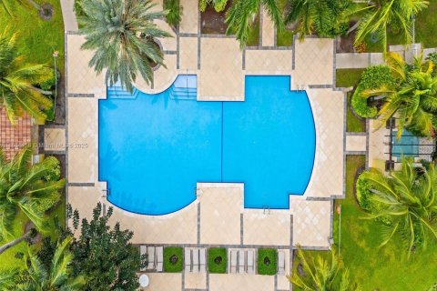 Condominio en venta en Miramar, Florida, 1 dormitorio, 67.45 m2 № 2012578 - foto 3