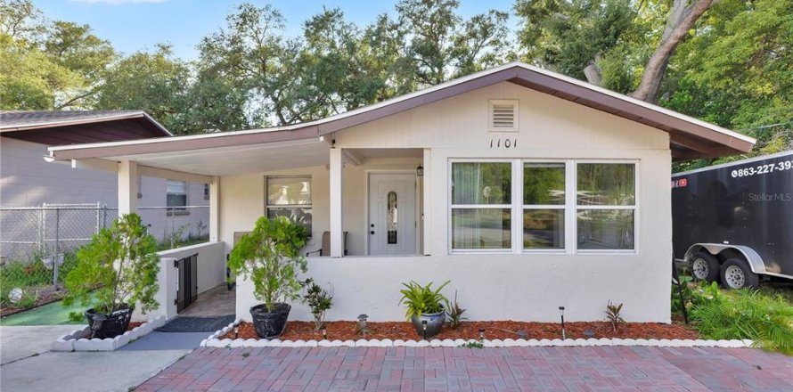 House in Winter Haven, Florida 2 bedrooms, 89.93 sq.m. № 2218198
