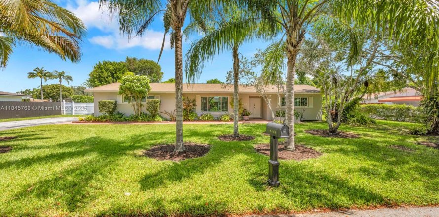Casa en Miami, Florida 4 dormitorios, 180.32 m2 № 1842772