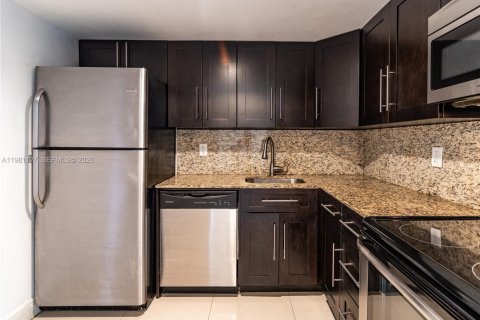 Снять в аренду кондоминиум в Дорал, Флорида 1 спальня, 75.25м2, № 2079906 - фото 11