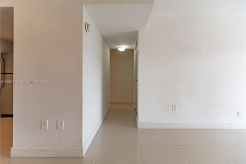 Снять в аренду кондоминиум в Дорал, Флорида 1 спальня, 75.25м2, № 2079906 - фото 13
