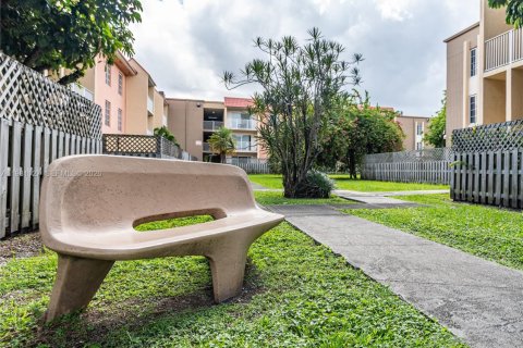 Снять в аренду кондоминиум в Дорал, Флорида 1 спальня, 75.25м2, № 2079906 - фото 20