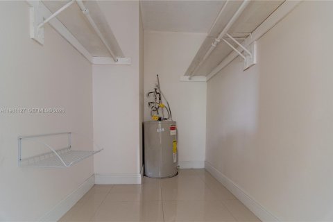 Снять в аренду кондоминиум в Дорал, Флорида 1 спальня, 75.25м2, № 2079906 - фото 16