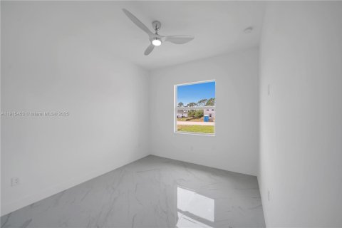 Купить коммерческую недвижимость в Лихай-Эйкерс, Флорида № 1971602 - фото 21