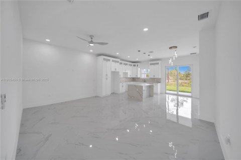 Купить коммерческую недвижимость в Лихай-Эйкерс, Флорида № 1971602 - фото 27