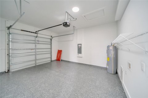 Купить коммерческую недвижимость в Лихай-Эйкерс, Флорида № 1971602 - фото 22