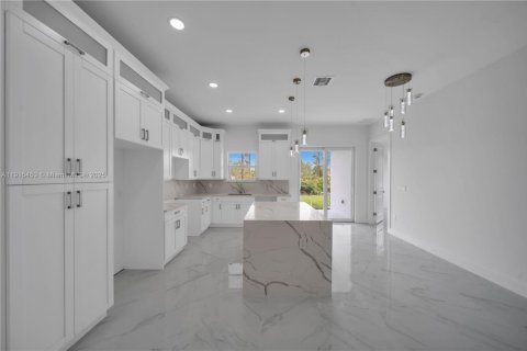 Купить коммерческую недвижимость в Лихай-Эйкерс, Флорида № 1971602 - фото 28