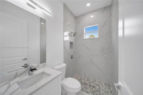 Купить коммерческую недвижимость в Лихай-Эйкерс, Флорида № 1971602 - фото 17