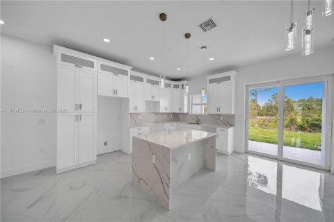 Купить коммерческую недвижимость в Лихай-Эйкерс, Флорида № 1971602 - фото 29