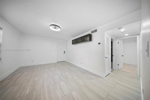 Condo in Wilton Manors, Florida, 2 bedrooms № 1964916 - photo 20