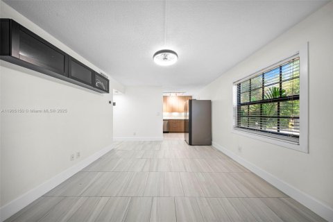 Condo in Wilton Manors, Florida, 2 bedrooms № 1964916 - photo 11