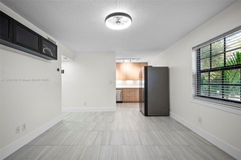 Condo in Wilton Manors, Florida, 2 bedrooms № 1964916 - photo 12